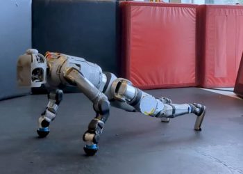 ربات انسان‌نمای بوستون داینامیکس، ستاره جدید ورزشگاه!