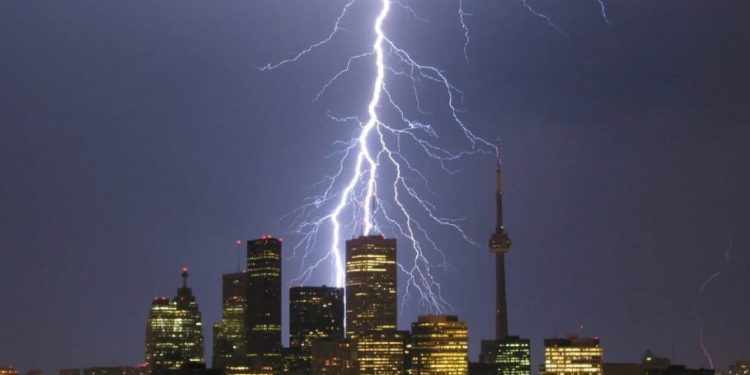 آتشسوزی خورشیدی بیسابقه: اختلال گسترده در سیستمهای جهانی