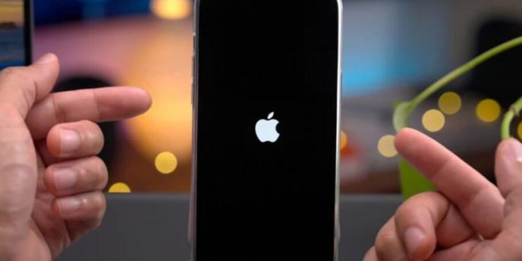 باور نمی‌کنید! با تایپ 4 کاراکتر، آیفون‌تان هنگ می‌کند!