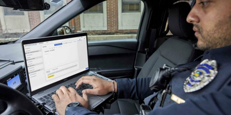 انقلاب در پلیس آمریکا؛ هوش مصنوعی جایگزین قلم میشود!