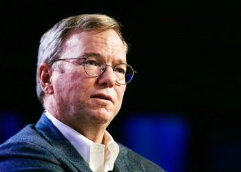 هشدار اریک اشمیت: آمریکا در رقابت هوش مصنوعی نظامی عقب مانده است