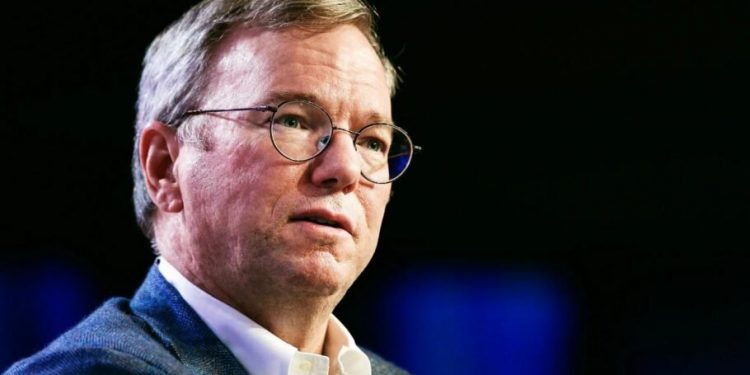 هشدار اریک اشمیت: آمریکا در رقابت هوش مصنوعی نظامی عقب مانده است