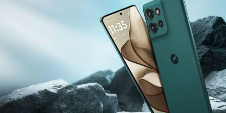 موتورولا اج 50: باریکترین گوشی مقاوم جهان رونمایی شد