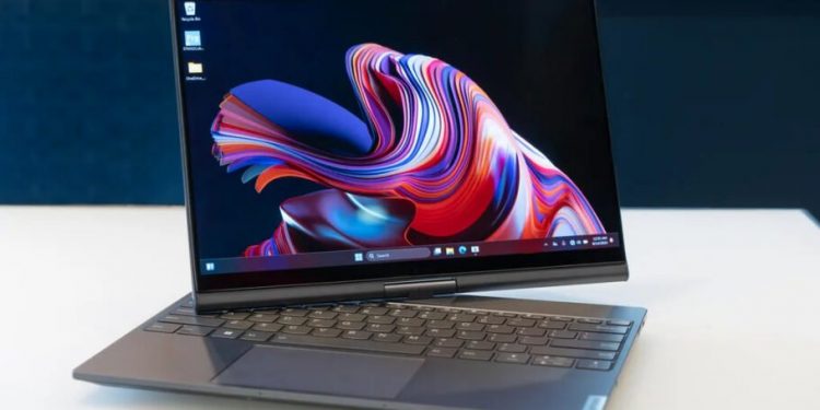 انقلابی در طراحی لپ‌تاپ: نمایشگری که با شما حرکت می‌کند