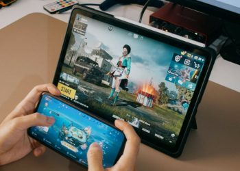 گوشی بخریم یا تبلت؟ راهنمای کامل انتخاب بین موبایل و تبلت