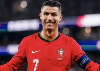 رونالدو به باشگاه یک میلیاردی‌ها پیوست: رکورد جدید در شبکه‌های اجتماعی