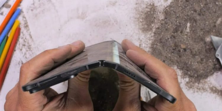 پیکسل 9 پرو فولد: زیبایی ظریف در برابر استحکام کم