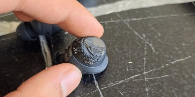 حادثه هولناک: انفجار گلکسی بادز FE و ناشنوایی کاربر